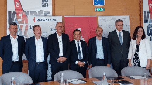 Signature du contrat entre Siemens Gamesa et le groupe Defontaine au conseil départemental de Vendée le 10 octobre 2023